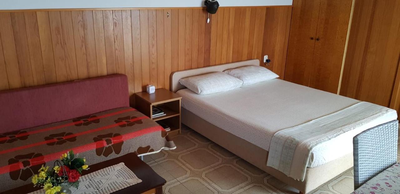 Apartments By The Sea Pisak, Omis - 1018 מראה חיצוני תמונה